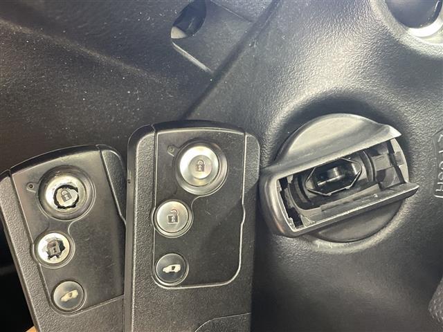 フリード Ｇ　エアロ　純正７インチインターナビ　片側パワースライドドア　バックカメラ　ＥＴＣ　スマートキー　ドライブレコーダー　純正１５インチＡＷ　純正フロアマット　ハーフレザーシート　スペアキー　取扱説明書　オートライト（14枚目）