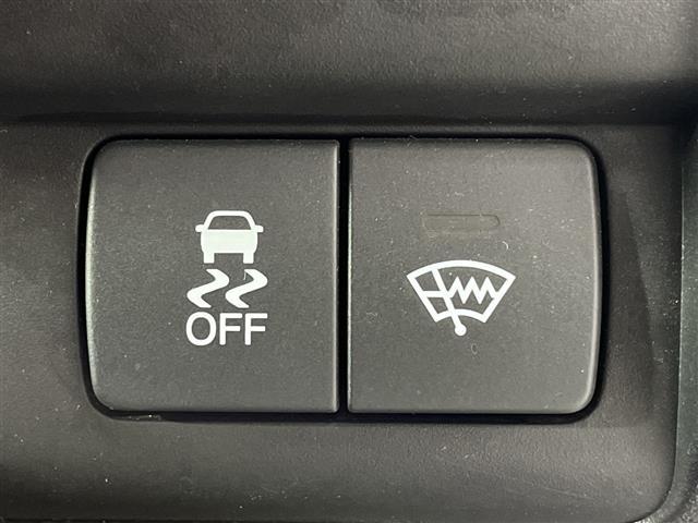 フリード Ｇ　エアロ　純正７インチインターナビ　片側パワースライドドア　バックカメラ　ＥＴＣ　スマートキー　ドライブレコーダー　純正１５インチＡＷ　純正フロアマット　ハーフレザーシート　スペアキー　取扱説明書　オートライト（17枚目）