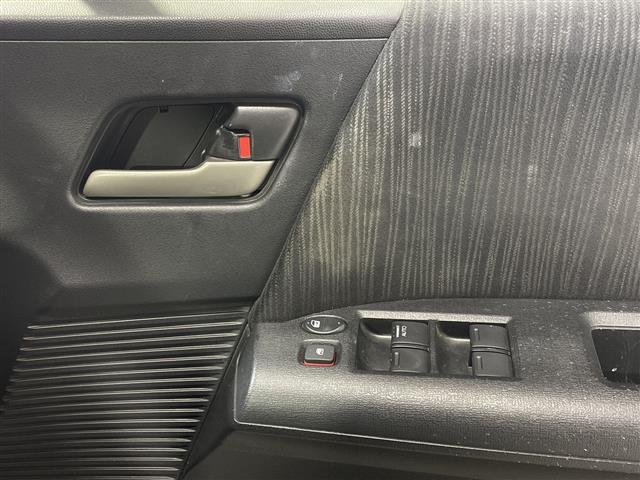 フリード Ｇ　エアロ　純正７インチインターナビ　片側パワースライドドア　バックカメラ　ＥＴＣ　スマートキー　ドライブレコーダー　純正１５インチＡＷ　純正フロアマット　ハーフレザーシート　スペアキー　取扱説明書　オートライト（18枚目）