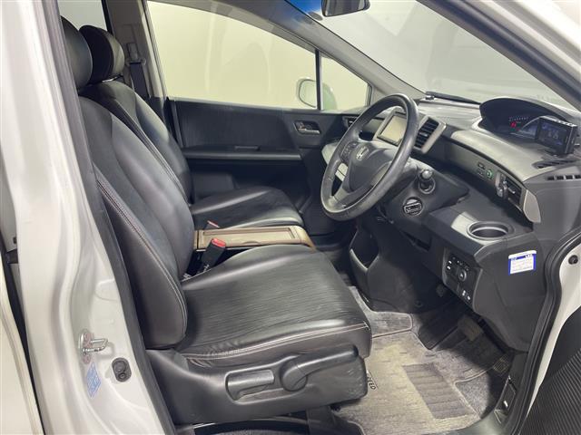 フリード Ｇ　エアロ　純正７インチインターナビ　片側パワースライドドア　バックカメラ　ＥＴＣ　スマートキー　ドライブレコーダー　純正１５インチＡＷ　純正フロアマット　ハーフレザーシート　スペアキー　取扱説明書　オートライト（21枚目）