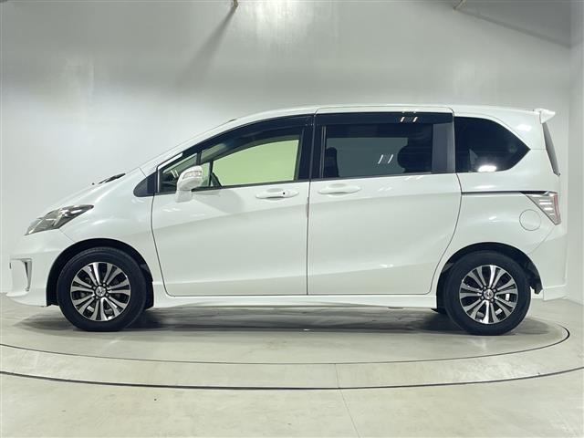 フリード Ｇ　エアロ　純正７インチインターナビ　片側パワースライドドア　バックカメラ　ＥＴＣ　スマートキー　ドライブレコーダー　純正１５インチＡＷ　純正フロアマット　ハーフレザーシート　スペアキー　取扱説明書　オートライト（32枚目）