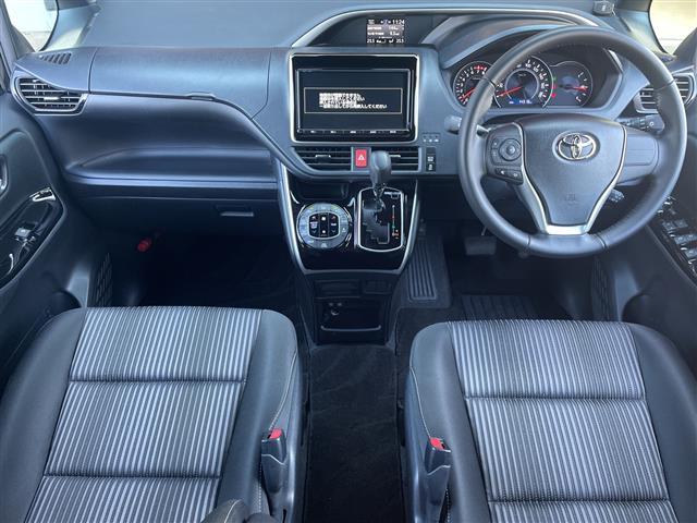 ヴォクシー ＺＳ　煌　純正９インチナビ　両側パワスラ　フリップダウンモニター　電動バックドア　トヨタセーフティセンス　クルーズコントロール　バックカメラ　コーナーセンサー　前側ドラレコ　ＥＴＣ２．０　レーンキープアシスト（2枚目）