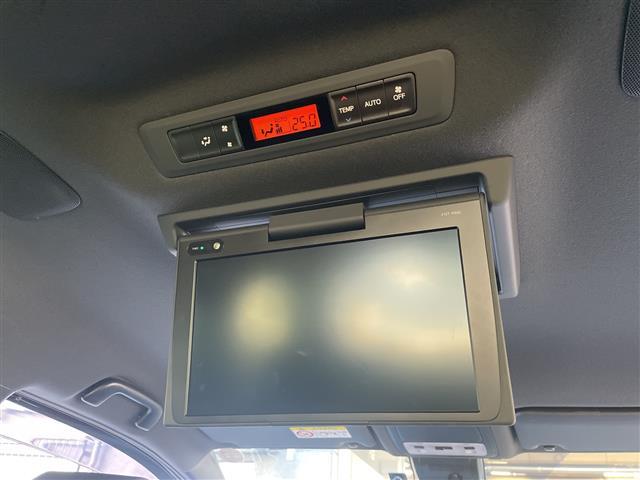 ヴォクシー ＺＳ　煌　純正９インチナビ　両側パワスラ　フリップダウンモニター　電動バックドア　トヨタセーフティセンス　クルーズコントロール　バックカメラ　コーナーセンサー　前側ドラレコ　ＥＴＣ２．０　レーンキープアシスト（4枚目）