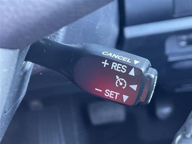 ヴォクシー ＺＳ　煌　純正９インチナビ　両側パワスラ　フリップダウンモニター　電動バックドア　トヨタセーフティセンス　クルーズコントロール　バックカメラ　コーナーセンサー　前側ドラレコ　ＥＴＣ２．０　レーンキープアシスト（5枚目）