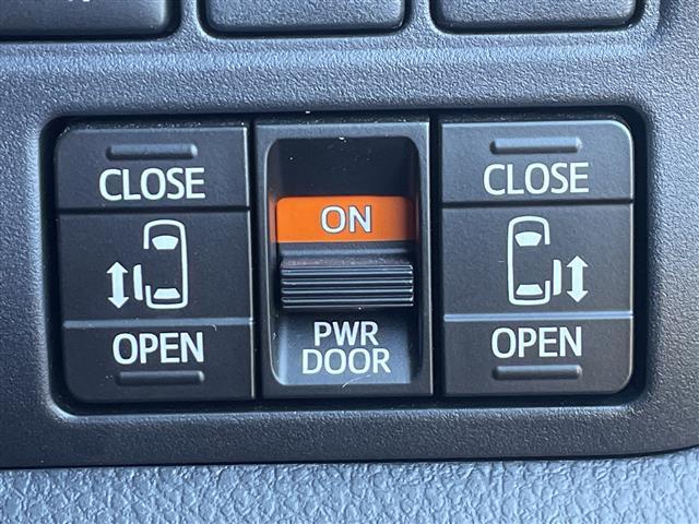 ヴォクシー ＺＳ　煌　純正９インチナビ　両側パワスラ　フリップダウンモニター　電動バックドア　トヨタセーフティセンス　クルーズコントロール　バックカメラ　コーナーセンサー　前側ドラレコ　ＥＴＣ２．０　レーンキープアシスト（6枚目）