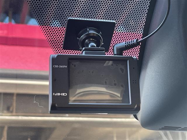 ヴォクシー ＺＳ　煌　純正９インチナビ　両側パワスラ　フリップダウンモニター　電動バックドア　トヨタセーフティセンス　クルーズコントロール　バックカメラ　コーナーセンサー　前側ドラレコ　ＥＴＣ２．０　レーンキープアシスト（7枚目）