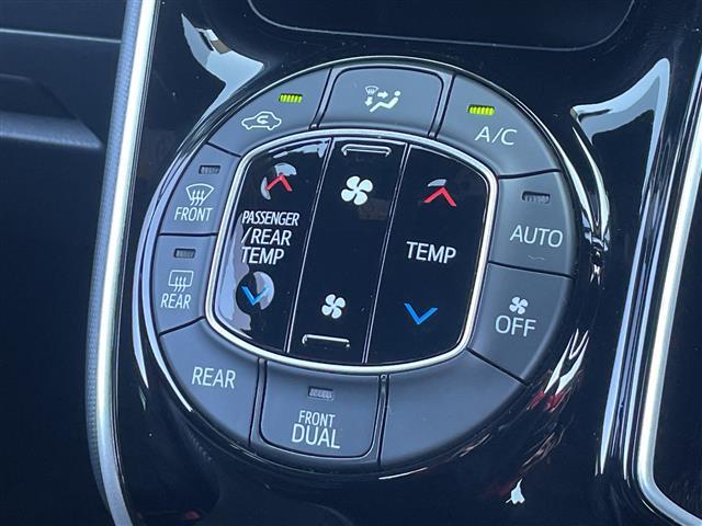 ヴォクシー ＺＳ　煌　純正９インチナビ　両側パワスラ　フリップダウンモニター　電動バックドア　トヨタセーフティセンス　クルーズコントロール　バックカメラ　コーナーセンサー　前側ドラレコ　ＥＴＣ２．０　レーンキープアシスト（19枚目）