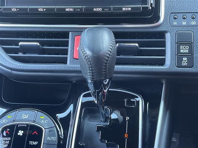 ヴォクシー ＺＳ　煌　純正９インチナビ　両側パワスラ　フリップダウンモニター　電動バックドア　トヨタセーフティセンス　クルーズコントロール　バックカメラ　コーナーセンサー　前側ドラレコ　ＥＴＣ２．０　レーンキープアシスト（20枚目）