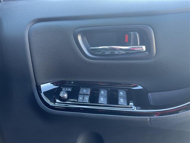 ヴォクシー ＺＳ　煌　純正９インチナビ　両側パワスラ　フリップダウンモニター　電動バックドア　トヨタセーフティセンス　クルーズコントロール　バックカメラ　コーナーセンサー　前側ドラレコ　ＥＴＣ２．０　レーンキープアシスト（22枚目）