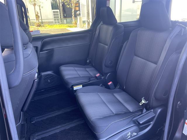 ヴォクシー ＺＳ　煌　純正９インチナビ　両側パワスラ　フリップダウンモニター　電動バックドア　トヨタセーフティセンス　クルーズコントロール　バックカメラ　コーナーセンサー　前側ドラレコ　ＥＴＣ２．０　レーンキープアシスト（29枚目）