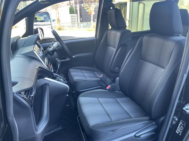 ヴォクシー ＺＳ　煌　純正９インチナビ　両側パワスラ　フリップダウンモニター　電動バックドア　トヨタセーフティセンス　クルーズコントロール　バックカメラ　コーナーセンサー　前側ドラレコ　ＥＴＣ２．０　レーンキープアシスト（30枚目）