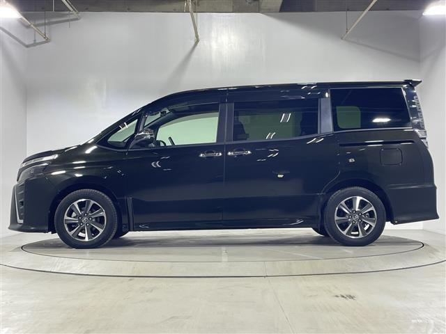 ヴォクシー ＺＳ　煌　純正９インチナビ　両側パワスラ　フリップダウンモニター　電動バックドア　トヨタセーフティセンス　クルーズコントロール　バックカメラ　コーナーセンサー　前側ドラレコ　ＥＴＣ２．０　レーンキープアシスト（33枚目）