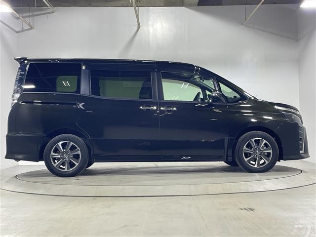 ヴォクシー ＺＳ　煌　純正９インチナビ　両側パワスラ　フリップダウンモニター　電動バックドア　トヨタセーフティセンス　クルーズコントロール　バックカメラ　コーナーセンサー　前側ドラレコ　ＥＴＣ２．０　レーンキープアシスト（37枚目）