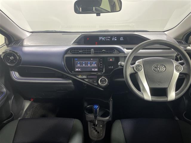 アクア S 純正SDナビ バックカメラ スマートキー ビルトインETC スマートキー プッシュスタート オートライト 純正フロアマット ドアバイザー フォグランプ 取扱説明書 フルセグ Bluetooth(2枚目)