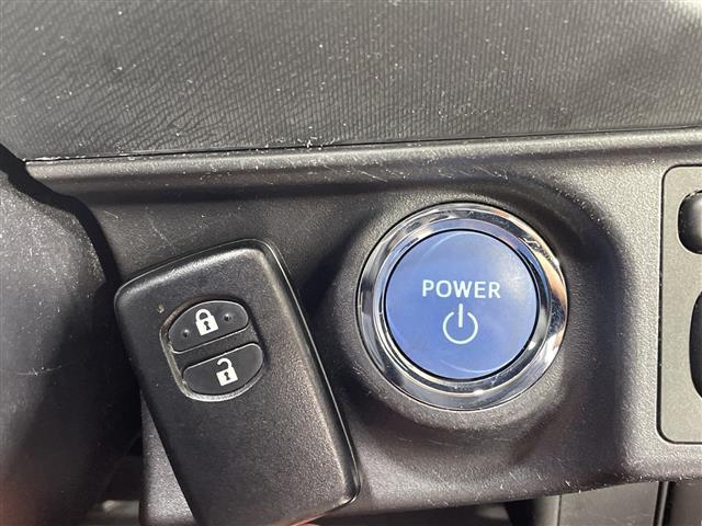 アクア S 純正SDナビ バックカメラ スマートキー ビルトインETC スマートキー プッシュスタート オートライト 純正フロアマット ドアバイザー フォグランプ 取扱説明書 フルセグ Bluetooth(18枚目)