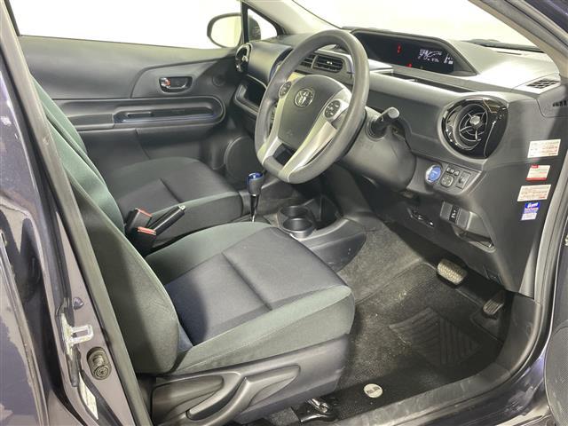 アクア S 純正SDナビ バックカメラ スマートキー ビルトインETC スマートキー プッシュスタート オートライト 純正フロアマット ドアバイザー フォグランプ 取扱説明書 フルセグ Bluetooth(22枚目)