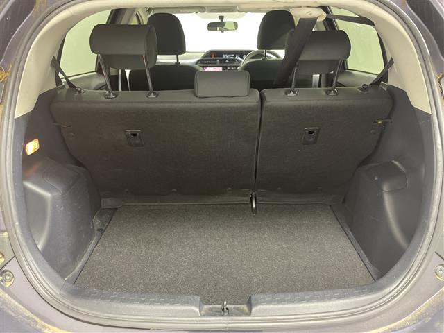 アクア S 純正SDナビ バックカメラ スマートキー ビルトインETC スマートキー プッシュスタート オートライト 純正フロアマット ドアバイザー フォグランプ 取扱説明書 フルセグ Bluetooth(24枚目)