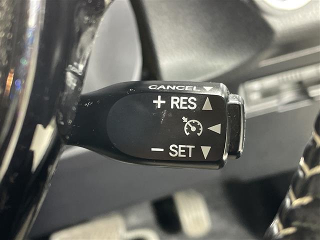 ヴィッツ ハイブリッドＵ　純正ナビ　バックカメラ　セーフティセンスＣ　シートヒーター　クルーズコントロール　ＥＴＣ　前方ドライブレコーダー　衝突被害軽減ブレーキ　プッシュスタート　スマートキー　オートライト　プッシュスタート（5枚目）