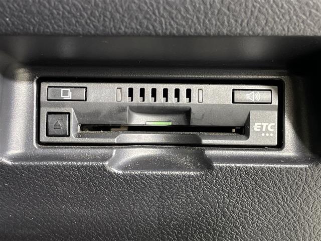 ヴィッツ ハイブリッドＵ　純正ナビ　バックカメラ　セーフティセンスＣ　シートヒーター　クルーズコントロール　ＥＴＣ　前方ドライブレコーダー　衝突被害軽減ブレーキ　プッシュスタート　スマートキー　オートライト　プッシュスタート（6枚目）