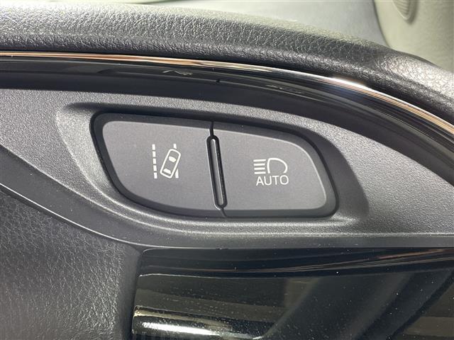 ヴィッツ ハイブリッドＵ　純正ナビ　バックカメラ　セーフティセンスＣ　シートヒーター　クルーズコントロール　ＥＴＣ　前方ドライブレコーダー　衝突被害軽減ブレーキ　プッシュスタート　スマートキー　オートライト　プッシュスタート（9枚目）