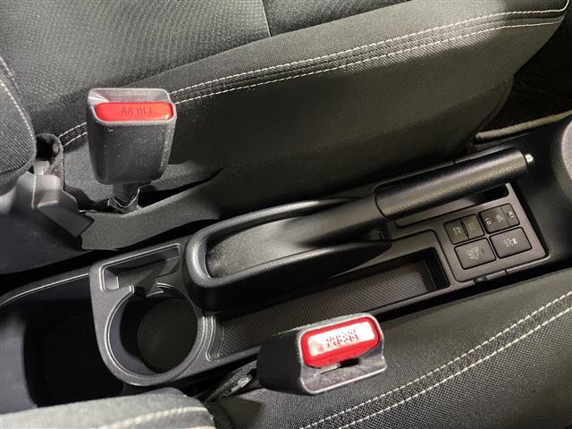 ヴィッツ ハイブリッドＵ　純正ナビ　バックカメラ　セーフティセンスＣ　シートヒーター　クルーズコントロール　ＥＴＣ　前方ドライブレコーダー　衝突被害軽減ブレーキ　プッシュスタート　スマートキー　オートライト　プッシュスタート（17枚目）