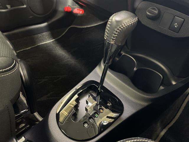 ヴィッツ ハイブリッドＵ　純正ナビ　バックカメラ　セーフティセンスＣ　シートヒーター　クルーズコントロール　ＥＴＣ　前方ドライブレコーダー　衝突被害軽減ブレーキ　プッシュスタート　スマートキー　オートライト　プッシュスタート（18枚目）