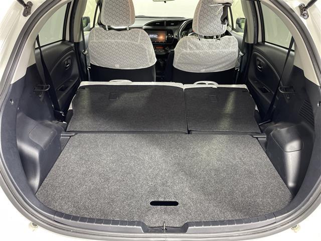 ヴィッツ ハイブリッドＵ　純正ナビ　バックカメラ　セーフティセンスＣ　シートヒーター　クルーズコントロール　ＥＴＣ　前方ドライブレコーダー　衝突被害軽減ブレーキ　プッシュスタート　スマートキー　オートライト　プッシュスタート（27枚目）