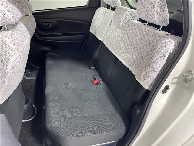 ヴィッツ ハイブリッドＵ　純正ナビ　バックカメラ　セーフティセンスＣ　シートヒーター　クルーズコントロール　ＥＴＣ　前方ドライブレコーダー　衝突被害軽減ブレーキ　プッシュスタート　スマートキー　オートライト　プッシュスタート（29枚目）