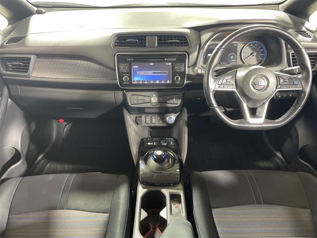 リーフ Ｇ　純正ナビ　デジタルインナーミラー　クルーズコントロール　ブラインドスポットモニター　前側ドライブレコーダー　シートヒーター　バックカメラ　ＥＴＣ　純正フロアマット　ＬＥＤヘッドライト　純正１７ＡＷ（2枚目）