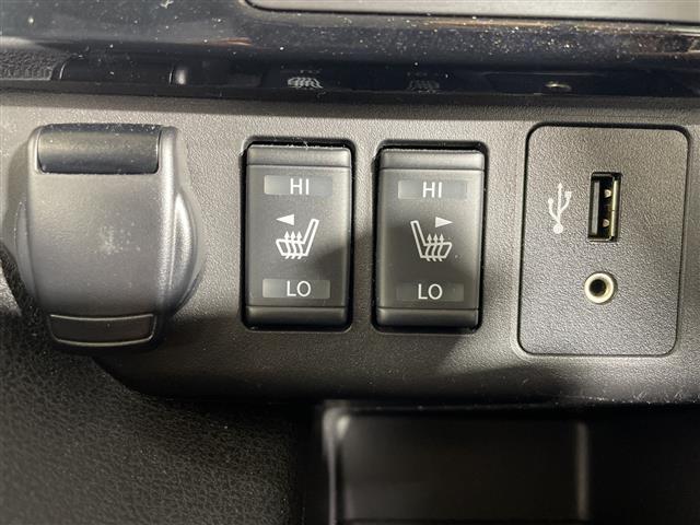 リーフ Ｇ　純正ナビ　デジタルインナーミラー　クルーズコントロール　ブラインドスポットモニター　前側ドライブレコーダー　シートヒーター　バックカメラ　ＥＴＣ　純正フロアマット　ＬＥＤヘッドライト　純正１７ＡＷ（5枚目）