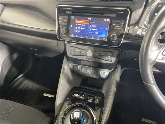 リーフ Ｇ　純正ナビ　デジタルインナーミラー　クルーズコントロール　ブラインドスポットモニター　前側ドライブレコーダー　シートヒーター　バックカメラ　ＥＴＣ　純正フロアマット　ＬＥＤヘッドライト　純正１７ＡＷ（15枚目）