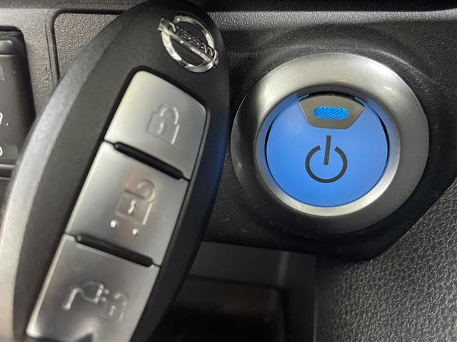 リーフ Ｇ　純正ナビ　デジタルインナーミラー　クルーズコントロール　ブラインドスポットモニター　前側ドライブレコーダー　シートヒーター　バックカメラ　ＥＴＣ　純正フロアマット　ＬＥＤヘッドライト　純正１７ＡＷ（20枚目）