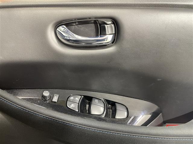 リーフ Ｇ　純正ナビ　デジタルインナーミラー　クルーズコントロール　ブラインドスポットモニター　前側ドライブレコーダー　シートヒーター　バックカメラ　ＥＴＣ　純正フロアマット　ＬＥＤヘッドライト　純正１７ＡＷ（21枚目）