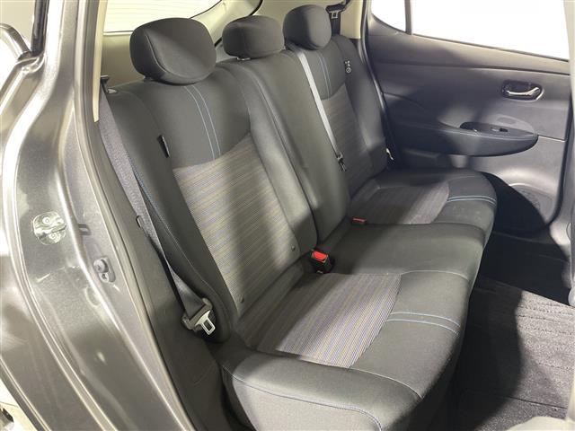 リーフ Ｇ　純正ナビ　デジタルインナーミラー　クルーズコントロール　ブラインドスポットモニター　前側ドライブレコーダー　シートヒーター　バックカメラ　ＥＴＣ　純正フロアマット　ＬＥＤヘッドライト　純正１７ＡＷ（24枚目）