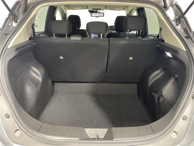 リーフ Ｇ　純正ナビ　デジタルインナーミラー　クルーズコントロール　ブラインドスポットモニター　前側ドライブレコーダー　シートヒーター　バックカメラ　ＥＴＣ　純正フロアマット　ＬＥＤヘッドライト　純正１７ＡＷ（25枚目）