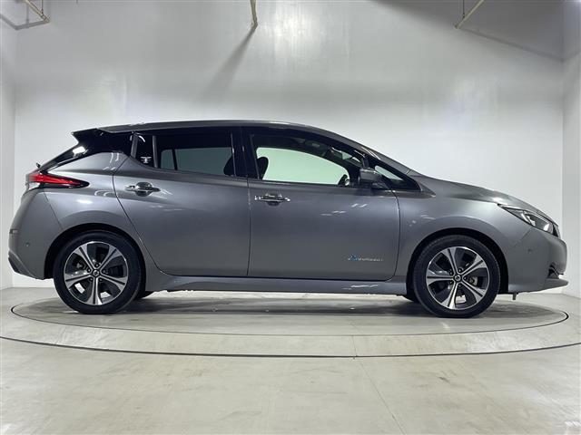 リーフ Ｇ　純正ナビ　デジタルインナーミラー　クルーズコントロール　ブラインドスポットモニター　前側ドライブレコーダー　シートヒーター　バックカメラ　ＥＴＣ　純正フロアマット　ＬＥＤヘッドライト　純正１７ＡＷ（36枚目）