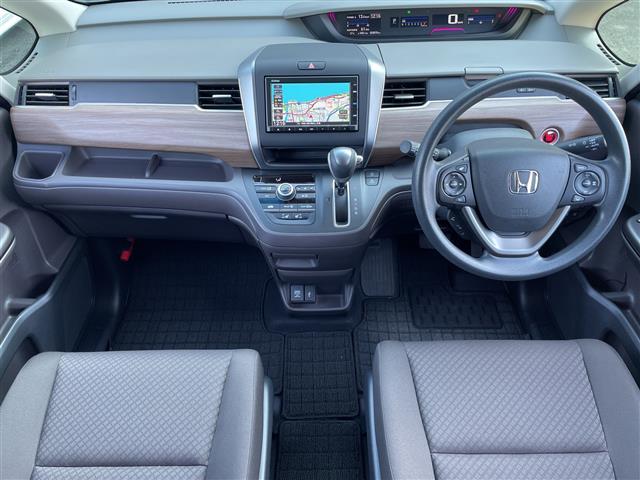 フリード G 純正ナビ 両側パワースライドドア ホンダセンシング クルーズコントロール 前側ドライブレコーダー バックカメラ シートヒーター ETC スマートキー LEDヘッドライト オートライト 衝突軽減システム(2枚目)