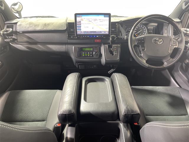 ハイエースバン 　ＡＬＰＩＮＥ１１インチナビ　ＴＲＤバンパーフォグ　ＴＲＤマットガード　ワンオーナー　ドラレコ前後　デジタルインナーミラー　バックカメラ　ハーフレザーシート　スペアキー　フロアマット　社外ＡＷ　禁煙車（2枚目）