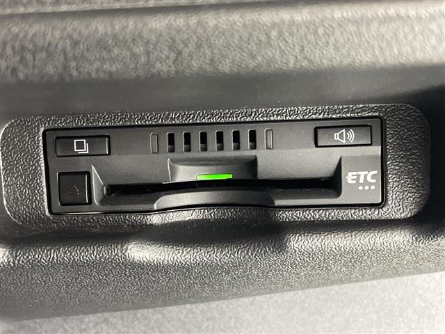 ハイエースバン 　ＡＬＰＩＮＥ１１インチナビ　ＴＲＤバンパーフォグ　ＴＲＤマットガード　ワンオーナー　ドラレコ前後　デジタルインナーミラー　バックカメラ　ハーフレザーシート　スペアキー　フロアマット　社外ＡＷ　禁煙車（5枚目）