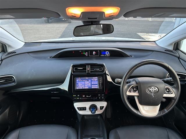 プリウス Ｓツーリングセレクション　純正７型ナビ　Ｂカメラ　モデリスタエアロ　合皮シート　シートヒーター　トヨタセーフティセンスＰ　ＥＴＣ　ＬＥＤ　フォグランプ　スマートキー　純１７ＡＷ　追従クルコン　ＬＤＡ　ＰＣＳ　マット　スペアキー（2枚目）