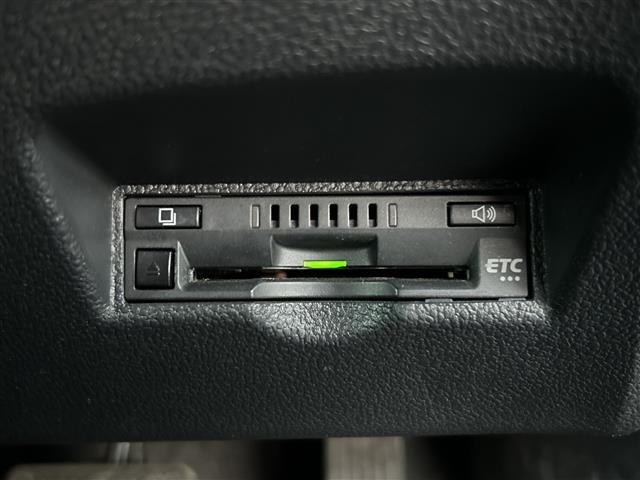 プリウス Ｓツーリングセレクション　純正７型ナビ　Ｂカメラ　モデリスタエアロ　合皮シート　シートヒーター　トヨタセーフティセンスＰ　ＥＴＣ　ＬＥＤ　フォグランプ　スマートキー　純１７ＡＷ　追従クルコン　ＬＤＡ　ＰＣＳ　マット　スペアキー（4枚目）