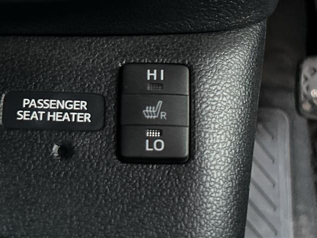 プリウス Ｓツーリングセレクション　純正７型ナビ　Ｂカメラ　モデリスタエアロ　合皮シート　シートヒーター　トヨタセーフティセンスＰ　ＥＴＣ　ＬＥＤ　フォグランプ　スマートキー　純１７ＡＷ　追従クルコン　ＬＤＡ　ＰＣＳ　マット　スペアキー（5枚目）