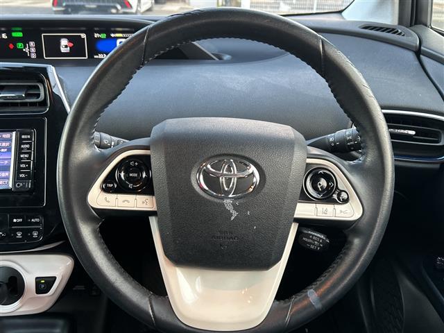 プリウス Ｓツーリングセレクション　純正７型ナビ　Ｂカメラ　モデリスタエアロ　合皮シート　シートヒーター　トヨタセーフティセンスＰ　ＥＴＣ　ＬＥＤ　フォグランプ　スマートキー　純１７ＡＷ　追従クルコン　ＬＤＡ　ＰＣＳ　マット　スペアキー（7枚目）