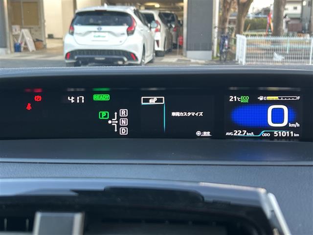 プリウス Ｓツーリングセレクション　純正７型ナビ　Ｂカメラ　モデリスタエアロ　合皮シート　シートヒーター　トヨタセーフティセンスＰ　ＥＴＣ　ＬＥＤ　フォグランプ　スマートキー　純１７ＡＷ　追従クルコン　ＬＤＡ　ＰＣＳ　マット　スペアキー（10枚目）