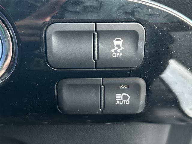 プリウス Ｓツーリングセレクション　純正７型ナビ　Ｂカメラ　モデリスタエアロ　合皮シート　シートヒーター　トヨタセーフティセンスＰ　ＥＴＣ　ＬＥＤ　フォグランプ　スマートキー　純１７ＡＷ　追従クルコン　ＬＤＡ　ＰＣＳ　マット　スペアキー（16枚目）