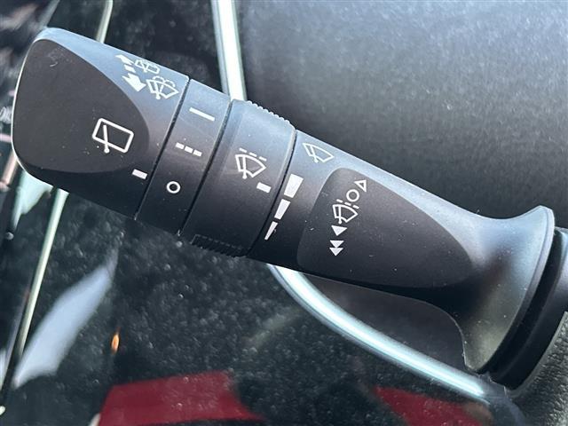 プリウス Ｓツーリングセレクション　純正７型ナビ　Ｂカメラ　モデリスタエアロ　合皮シート　シートヒーター　トヨタセーフティセンスＰ　ＥＴＣ　ＬＥＤ　フォグランプ　スマートキー　純１７ＡＷ　追従クルコン　ＬＤＡ　ＰＣＳ　マット　スペアキー（17枚目）