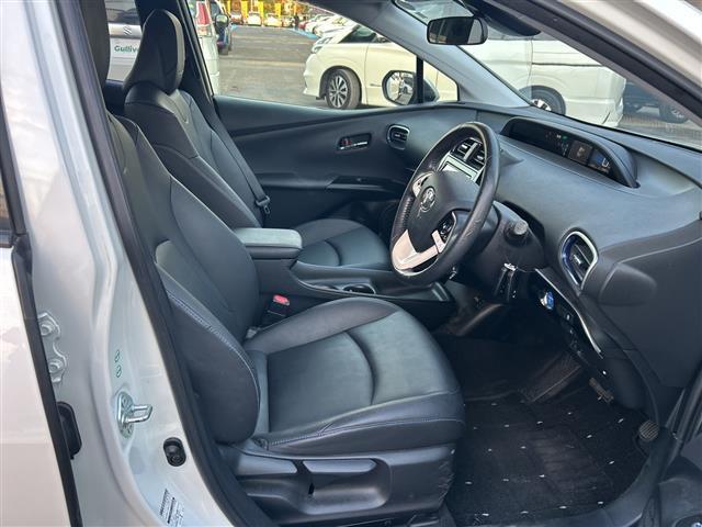 プリウス Ｓツーリングセレクション　純正７型ナビ　Ｂカメラ　モデリスタエアロ　合皮シート　シートヒーター　トヨタセーフティセンスＰ　ＥＴＣ　ＬＥＤ　フォグランプ　スマートキー　純１７ＡＷ　追従クルコン　ＬＤＡ　ＰＣＳ　マット　スペアキー（22枚目）