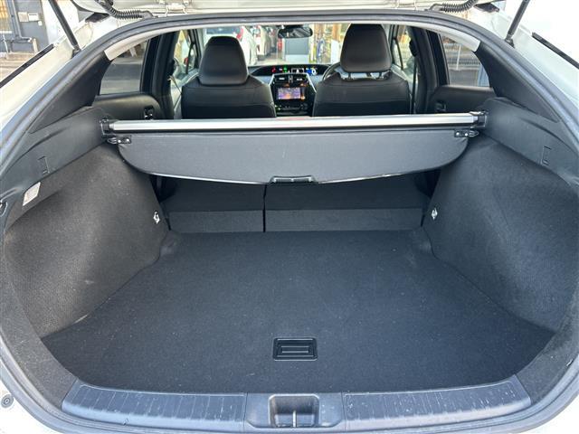 プリウス Ｓツーリングセレクション　純正７型ナビ　Ｂカメラ　モデリスタエアロ　合皮シート　シートヒーター　トヨタセーフティセンスＰ　ＥＴＣ　ＬＥＤ　フォグランプ　スマートキー　純１７ＡＷ　追従クルコン　ＬＤＡ　ＰＣＳ　マット　スペアキー（25枚目）