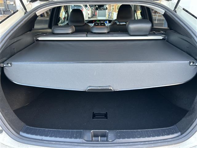 プリウス Ｓツーリングセレクション　純正７型ナビ　Ｂカメラ　モデリスタエアロ　合皮シート　シートヒーター　トヨタセーフティセンスＰ　ＥＴＣ　ＬＥＤ　フォグランプ　スマートキー　純１７ＡＷ　追従クルコン　ＬＤＡ　ＰＣＳ　マット　スペアキー（26枚目）