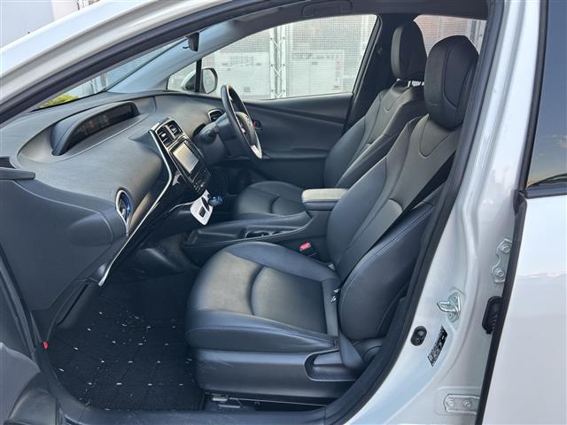 プリウス Ｓツーリングセレクション　純正７型ナビ　Ｂカメラ　モデリスタエアロ　合皮シート　シートヒーター　トヨタセーフティセンスＰ　ＥＴＣ　ＬＥＤ　フォグランプ　スマートキー　純１７ＡＷ　追従クルコン　ＬＤＡ　ＰＣＳ　マット　スペアキー（29枚目）